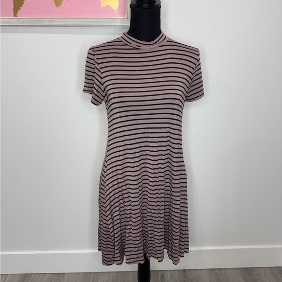 Rebel Sugar Stripe Short Sleeve Flowy Women’s Dress (M) - Picture 2 of 6